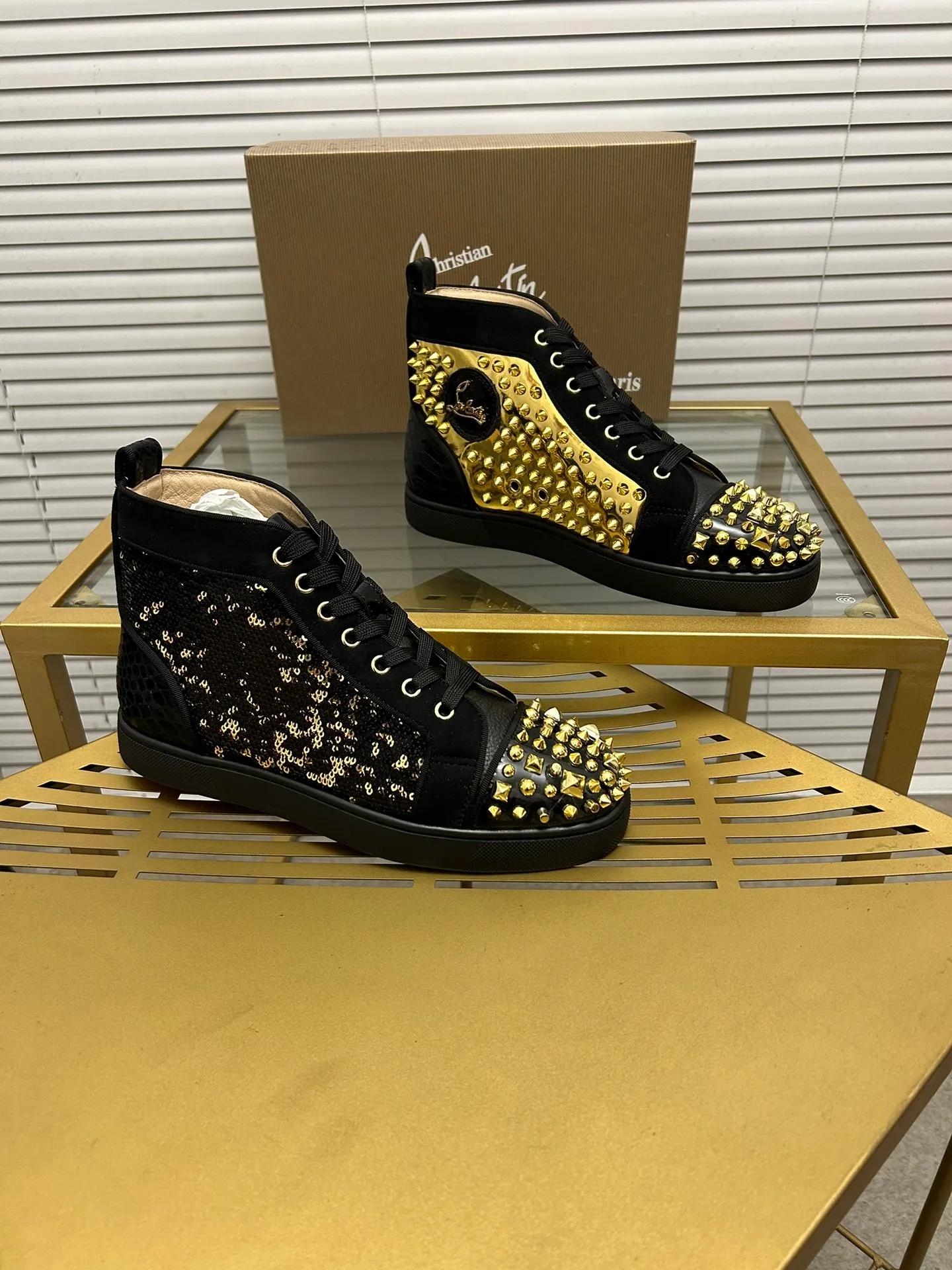 (Customized model) Ex-factory price is 560. christian louboutin (CL red sole shoes) counter series, casual sneakers for couples 📢 📢 📢 Exclusive hot style release 🎈🎈💪 Movable latex feet 👻 Finished outsole line [Proud] 😝Female 35-40# Male 38#-46, global supply😝 [Top version]: Original imported genuine leather upper, top original leather lining, original molded TPU outsole, original 1:1 detail processing, original shoe last,